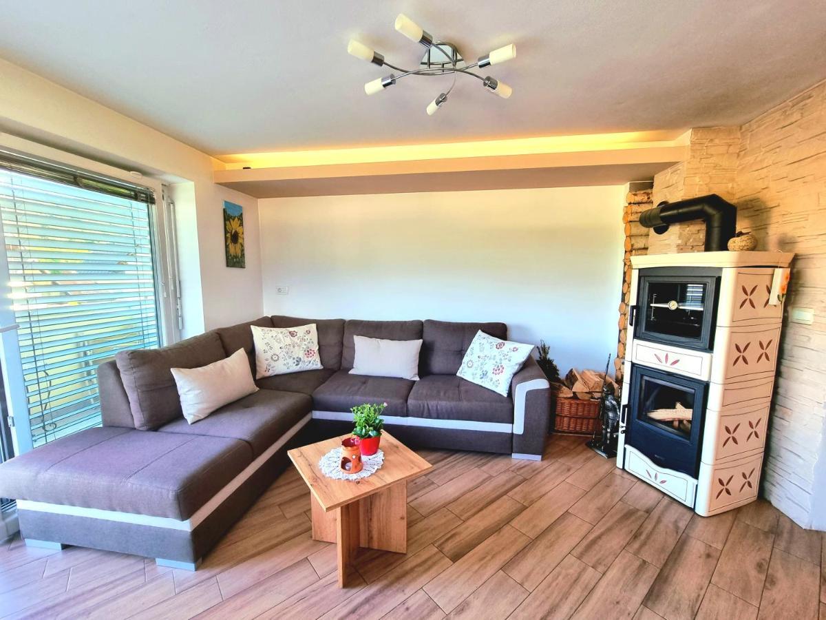 Gartnar Home -Hiska S Pridihom Domacnosti In Pogledom Na Hribe. Radovljica Eksteriør billede
