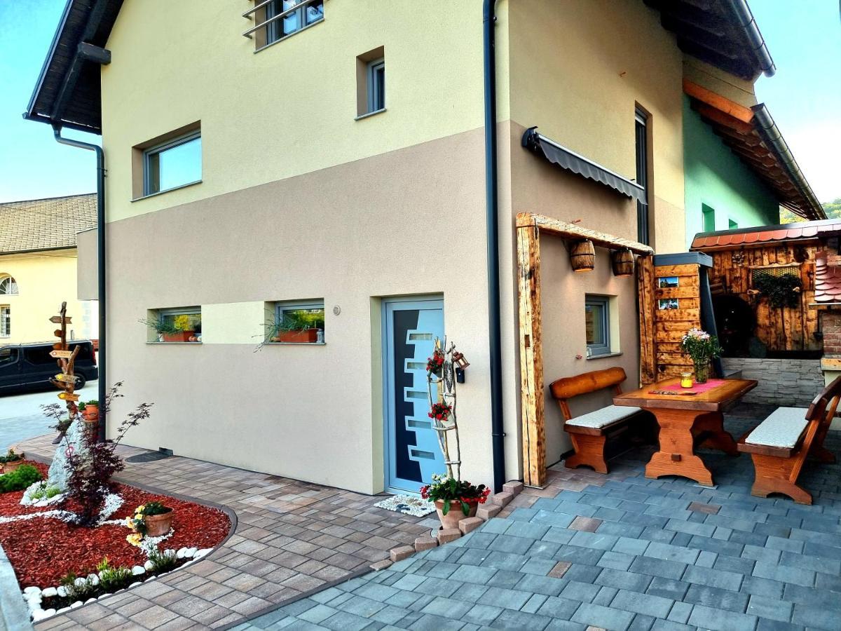 Gartnar Home -Hiska S Pridihom Domacnosti In Pogledom Na Hribe. Radovljica Eksteriør billede
