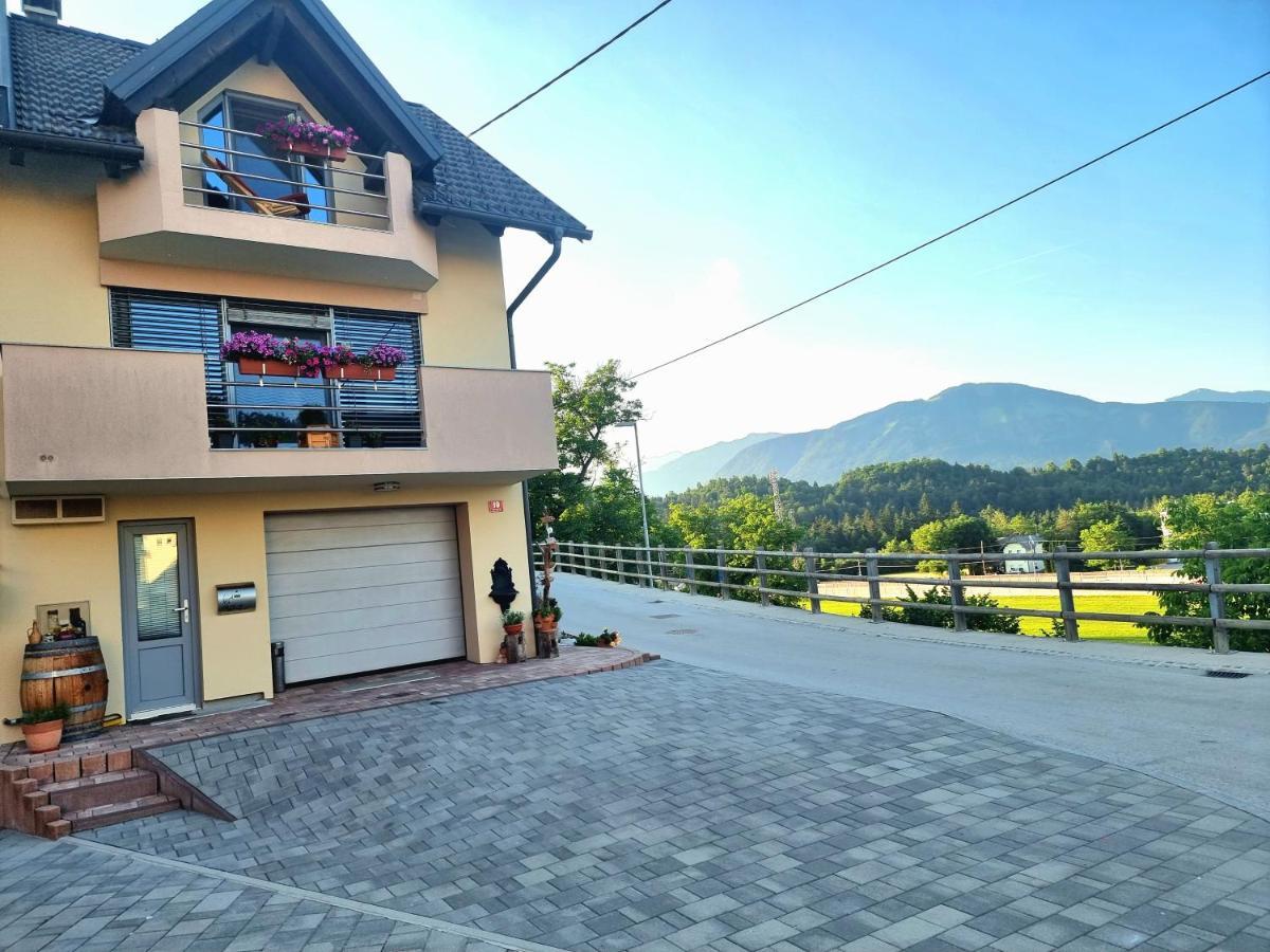 Gartnar Home -Hiska S Pridihom Domacnosti In Pogledom Na Hribe. Radovljica Eksteriør billede